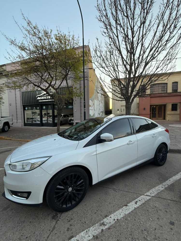Ford FOCUS SE PLUS